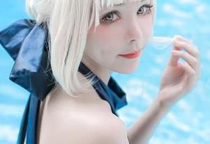 白衬衫不仅是基本款，全套Kitkat Cosplay写真升华了这件衣服的意义